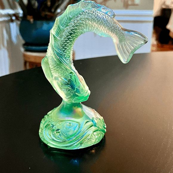 Vintage Fenton Green Carnival Iridescent Glass Fish Figurine Leaping Jumping